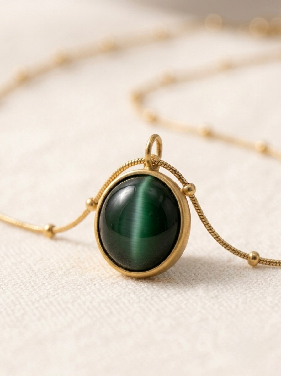Green Cabochon Pendant Necklace