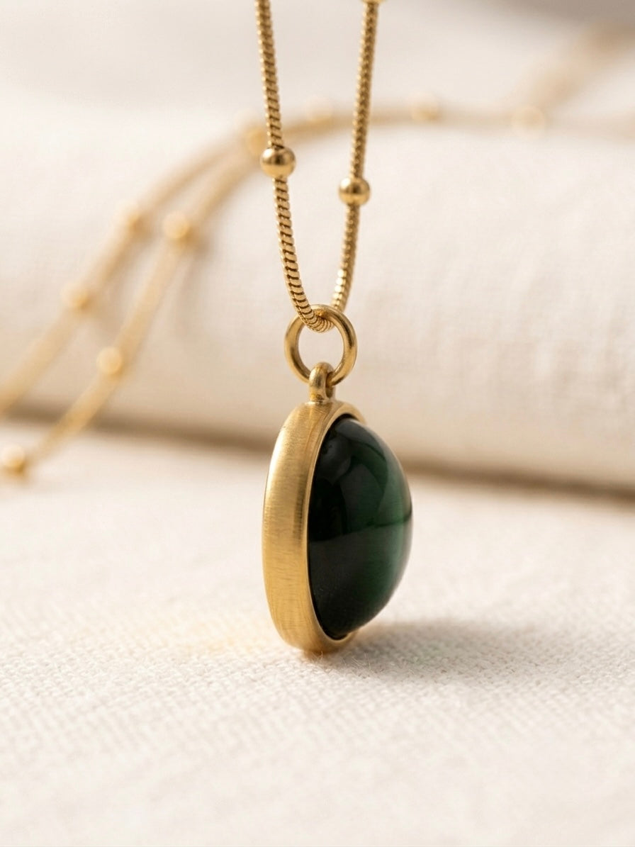 Green Cabochon Pendant Necklace