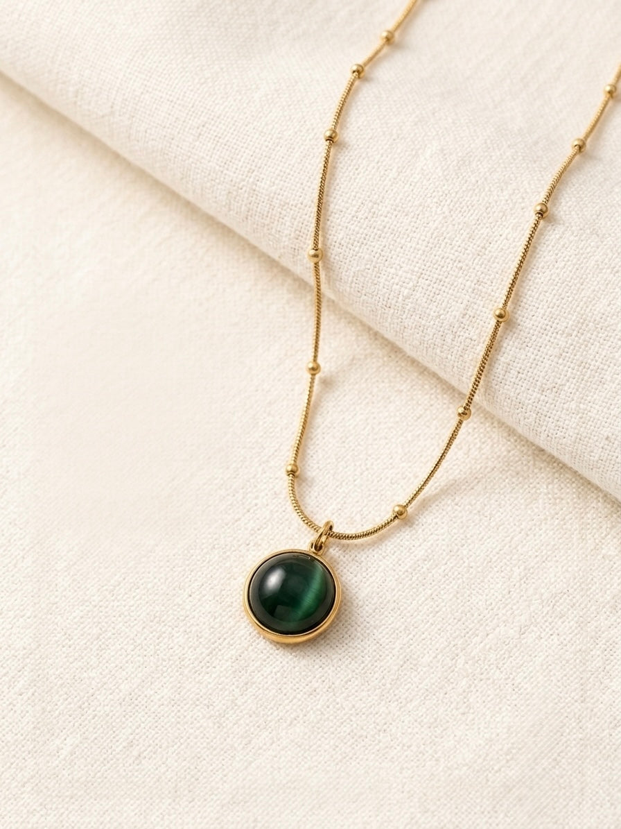 Green Cabochon Pendant Necklace